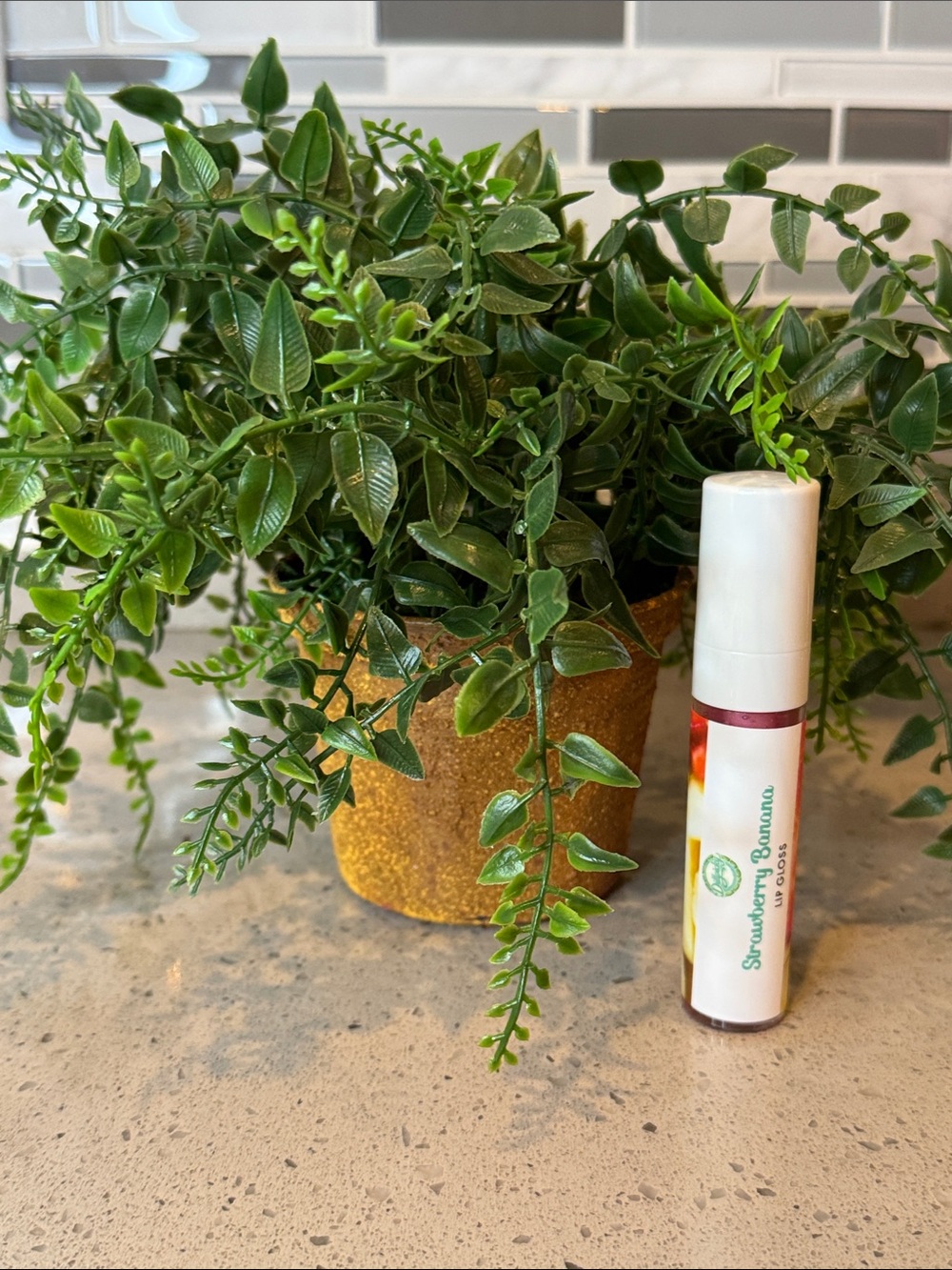 DILLPICKY - STRAWBERRY BANANA LIP GLOSS